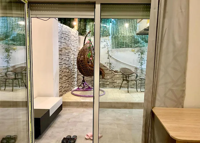 Modern Family-size With Private Veranda-5min To The * Tirana