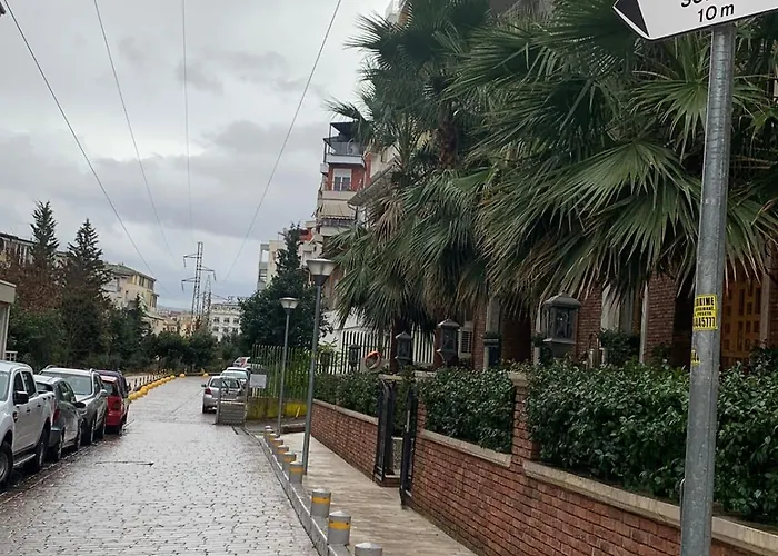 Apartmán Modern Family-size With Private Veranda-5min To The Tirana