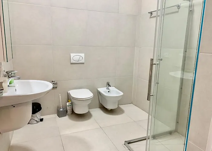 Modern Family-size With Private Veranda-5min To The * Tirana