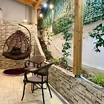 Apartment Modern Family-size With Private Veranda-5min To The Tirana