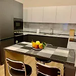 Modern Family-size With Private Veranda-5min To The