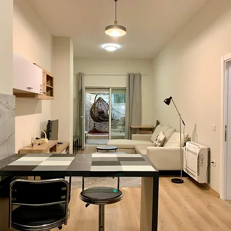 Daire Modern Family-size With Private Veranda-5min To The *