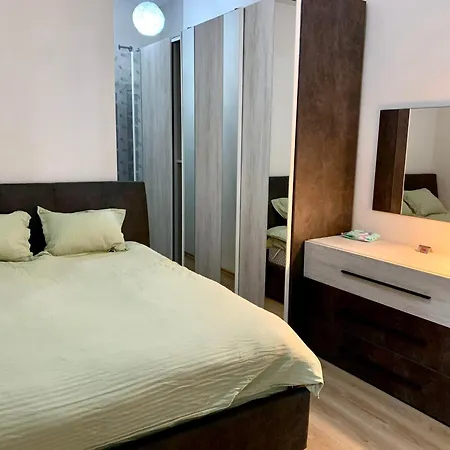 Modern Family-size With Private Veranda-5min To The