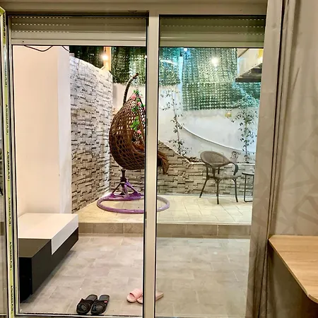 Modern Family-size With Private Veranda-5min To The * Tiran