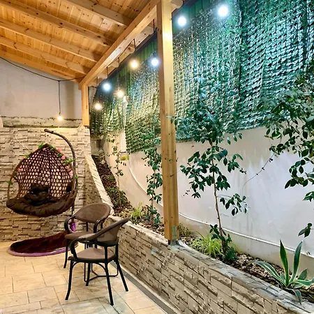 Daire Modern Family-size With Private Veranda-5min To The *