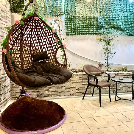 Modern Family-size With Private Veranda-5min To The Appartamento Tirana