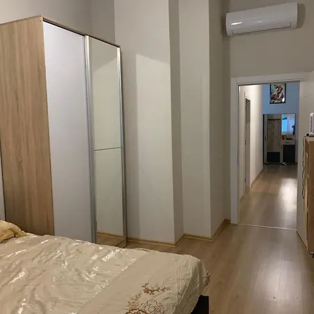 Modern Family-size With Private Veranda-5min To The شقة