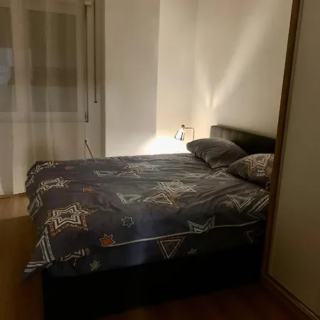 Modern Family-size With Private Veranda-5min To The شقة