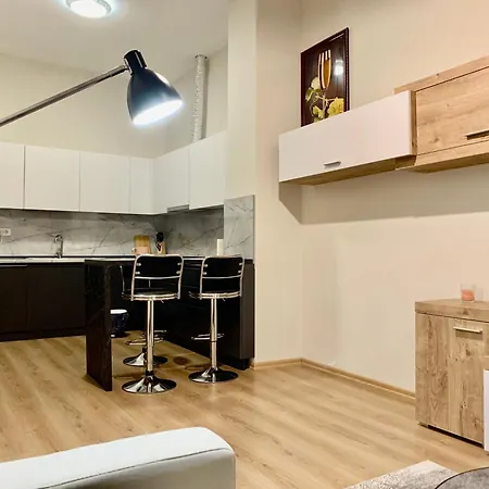 Daire Modern Family-size With Private Veranda-5min To The