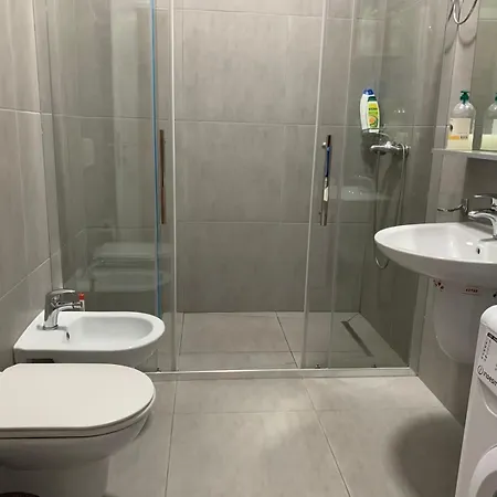 Appartamento Modern Family-size With Private Veranda-5min To The Tirana