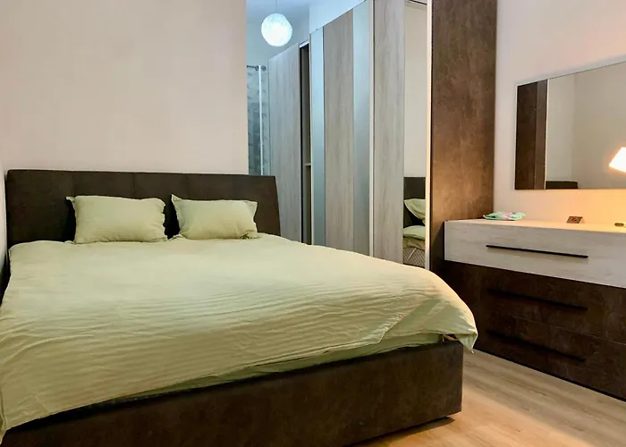 Modern Family-size With Private Veranda-5min To The Appartement Tirana