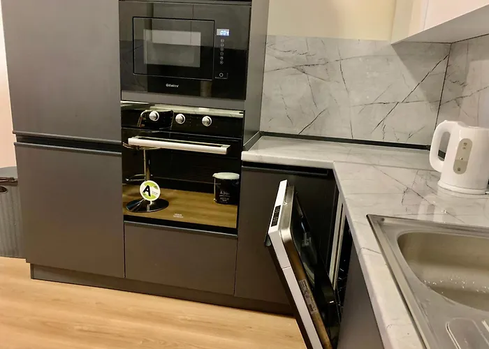 Modern Family-size With Private Veranda-5min To The Appartement Tirana